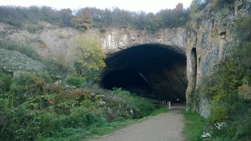 Вход в пещеру Деветашка